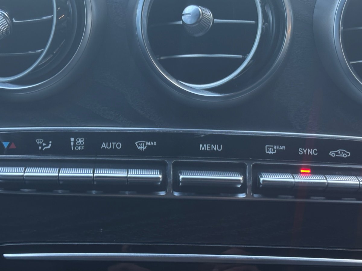 Used 2021 Mercedes-Benz GLC 300 image 4