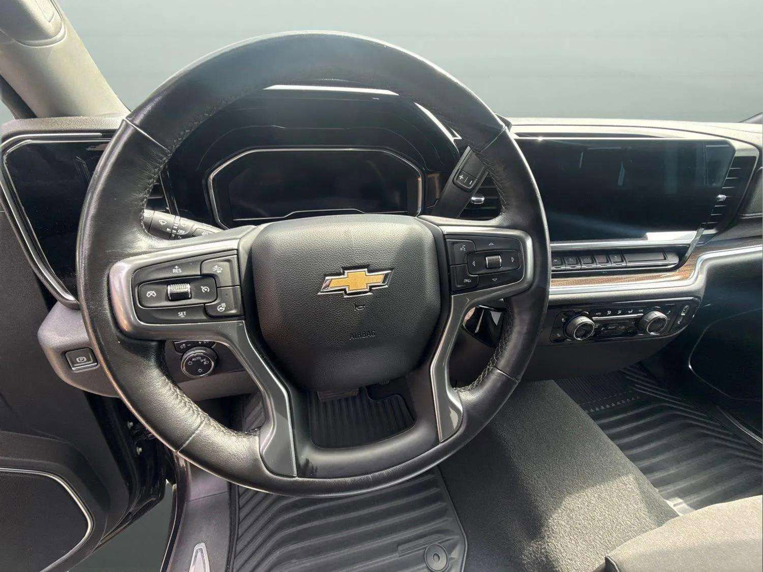 Used 2022 Chevrolet Silverado 1500 LT AWD/4WD image 16