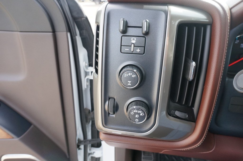 Used 2018 Chevrolet Silverado 2500 High Country w/ Duramax Plus Package AWD/4WD image 13