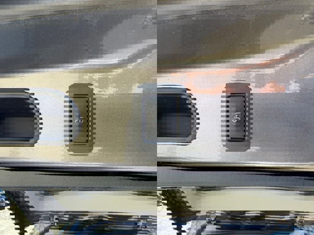 Used 2016 Toyota Highlander XLE image 41