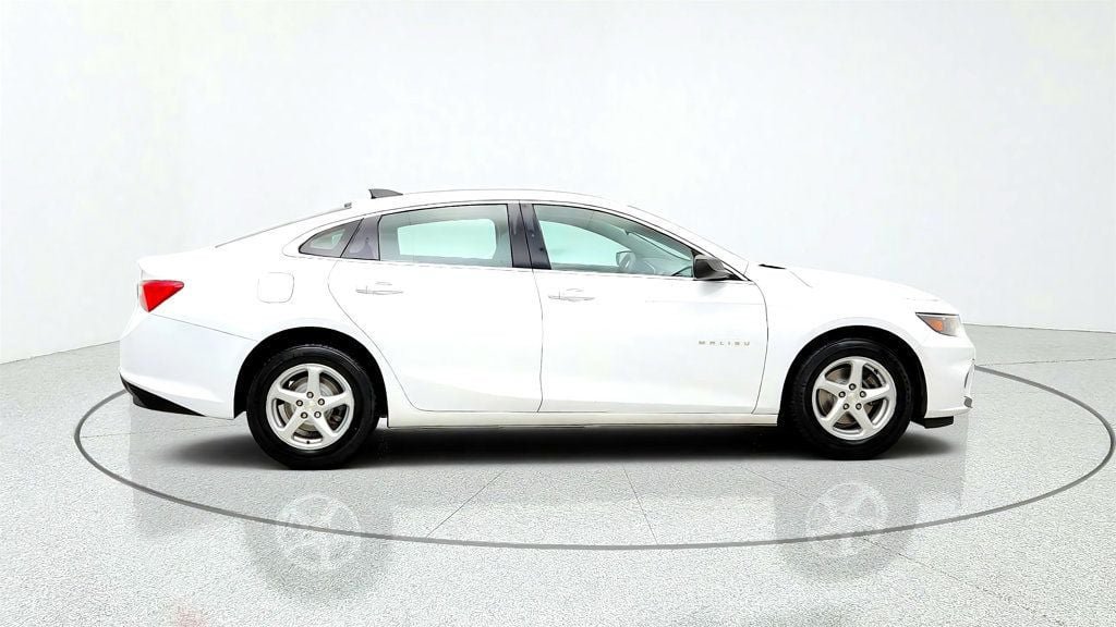 Used 2018 Chevrolet Malibu LS FWD image 4