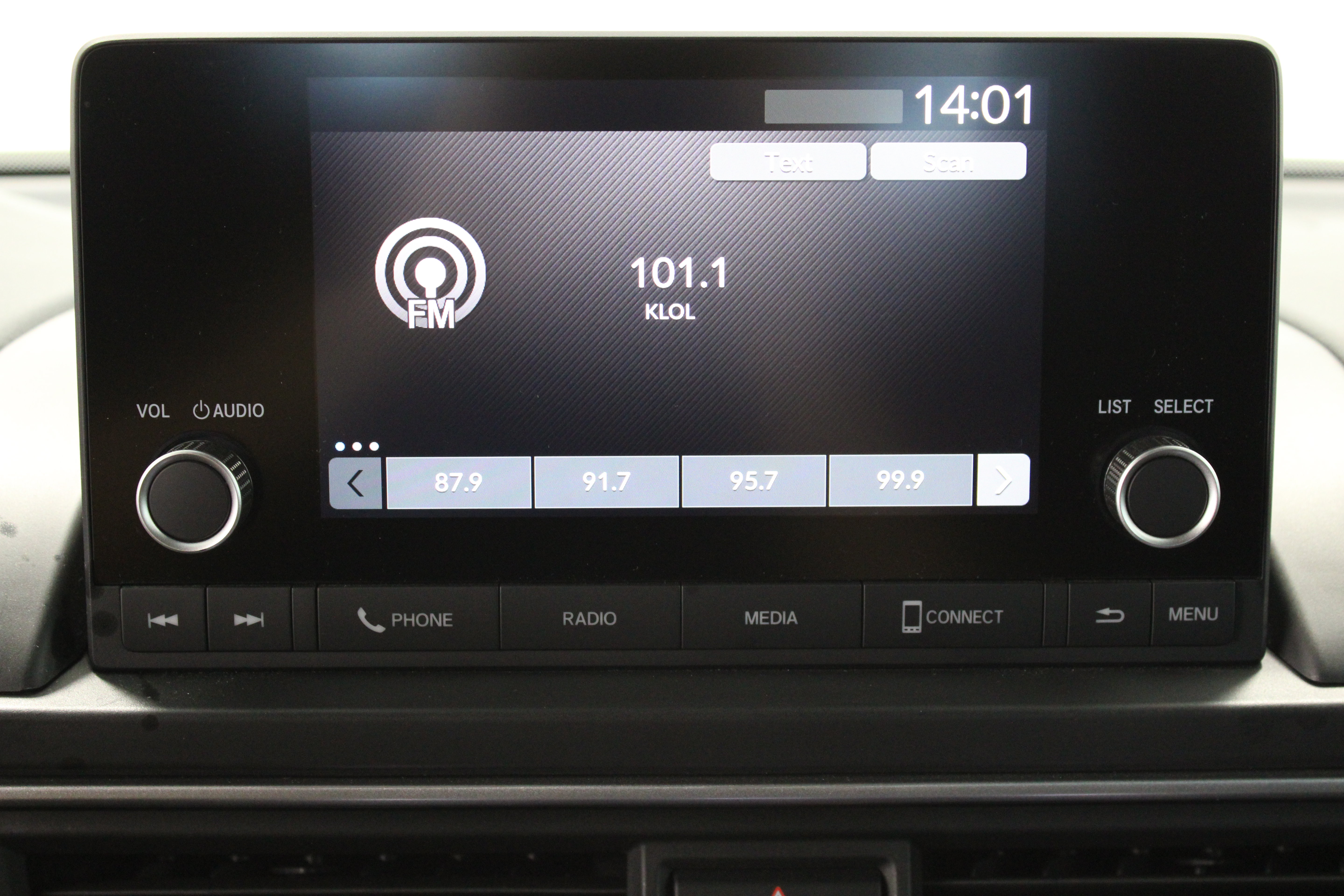 Used 2025 Honda Pilot Sport image 19