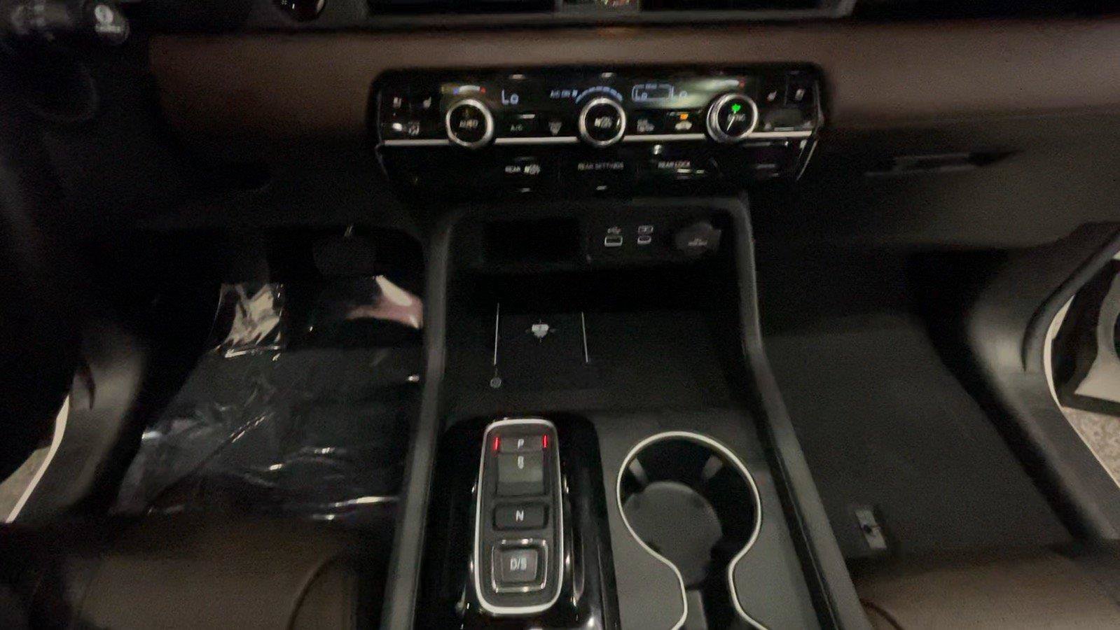 Used 2025 Honda Pilot Elite image 35