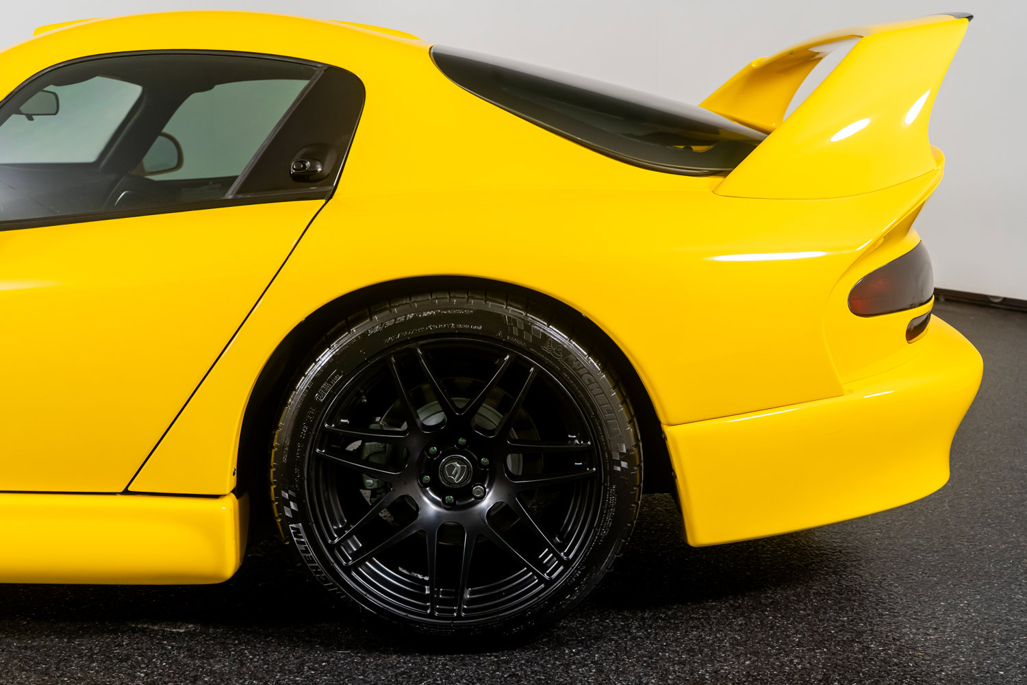 Used 2001 Dodge Viper GTS image 16