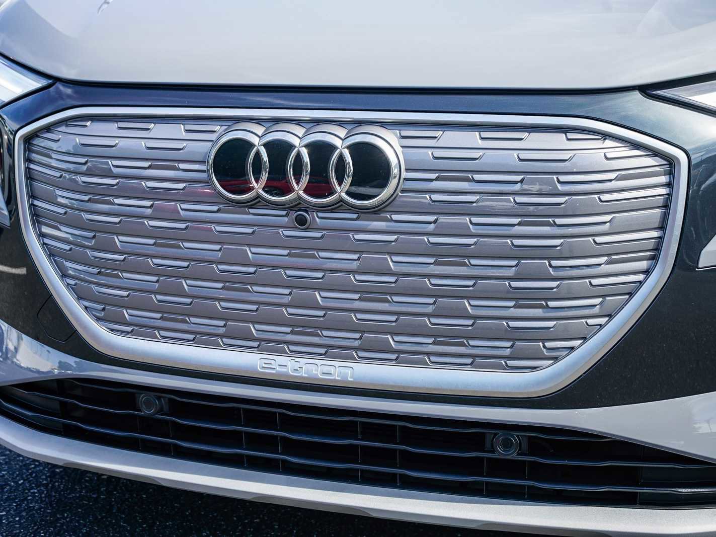 Used 2023 Audi Q4 e-tron Premium w/ Convenience Package image 8