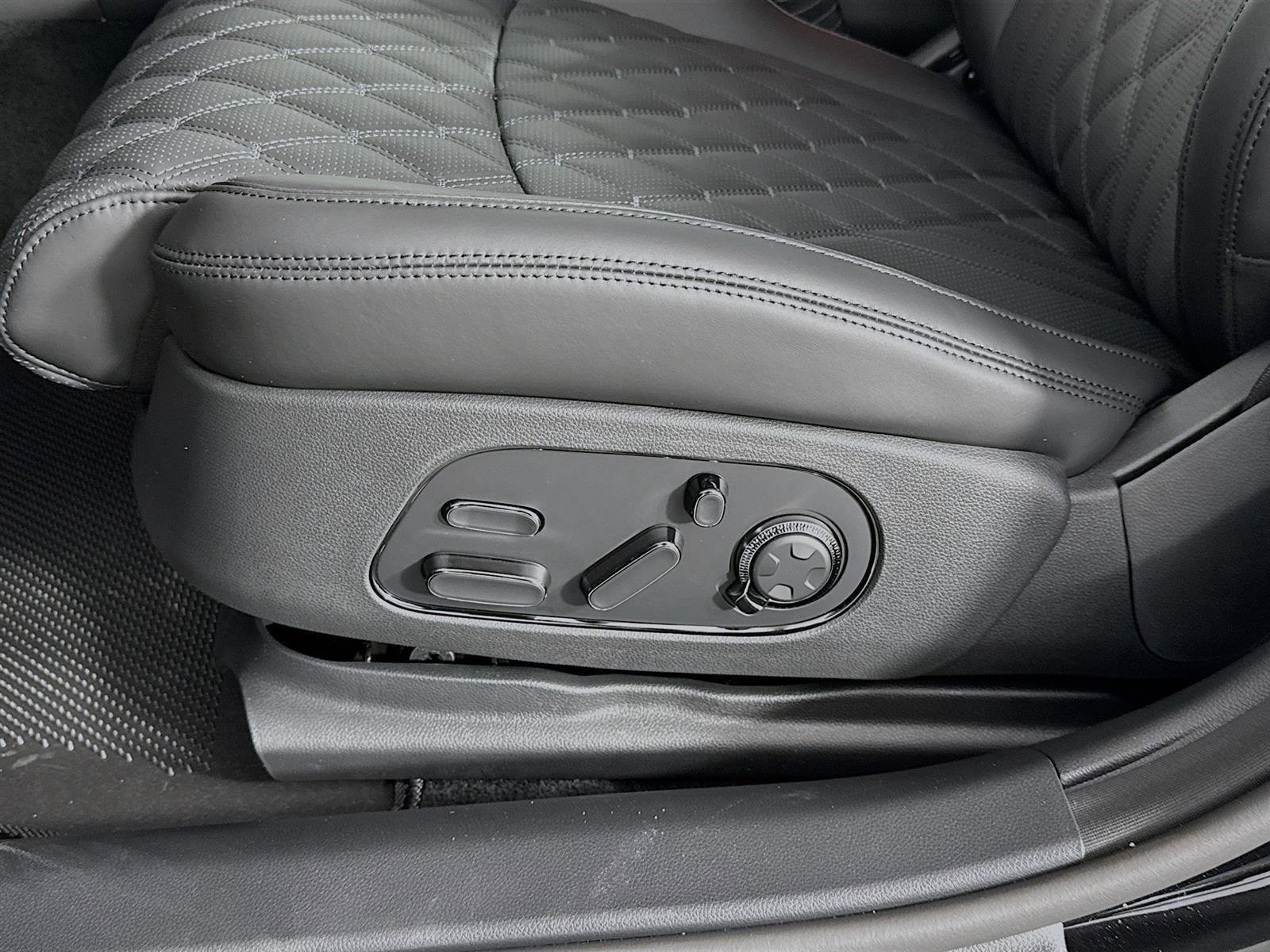 New 2026 Genesis G90 3.5T Prestige image 22