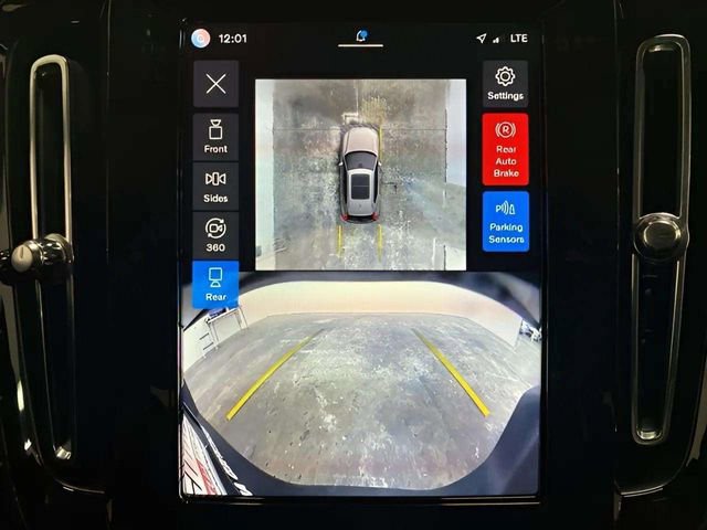 Used 2025 Volvo XC40 B5 Plus image 24