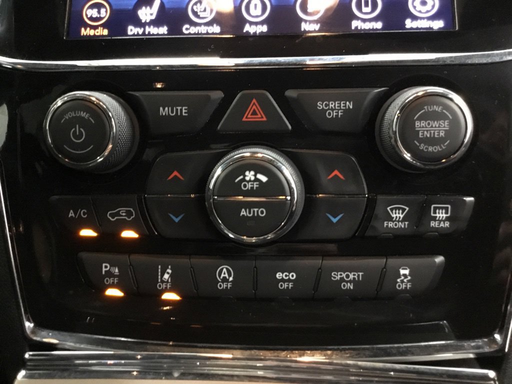 Used 2021 Jeep Grand Cherokee Laredo X AWD/4WD image 28