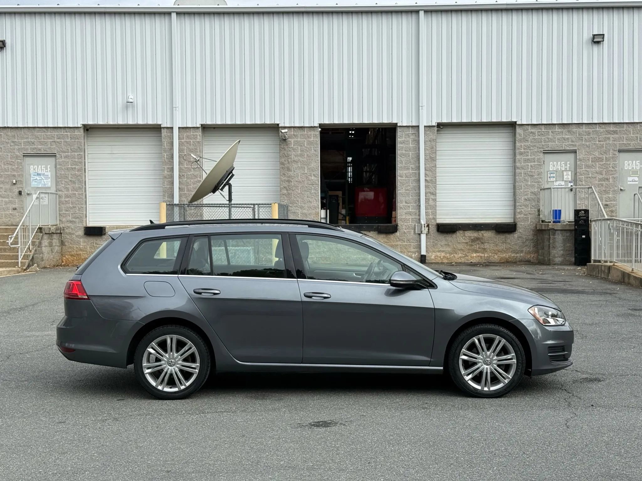 Used 2016 Volkswagen Golf Limited Edition image 15