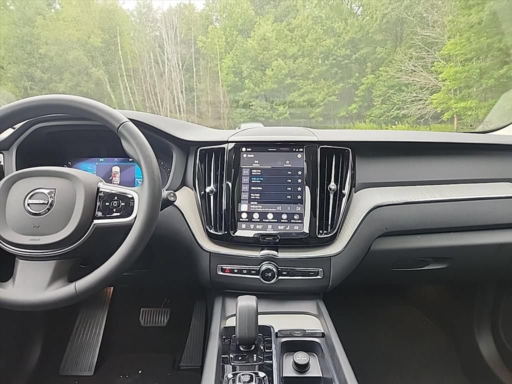 Certified 2025 Volvo XC60 B5 Plus w/ Climate Package AWD/4WD image 30