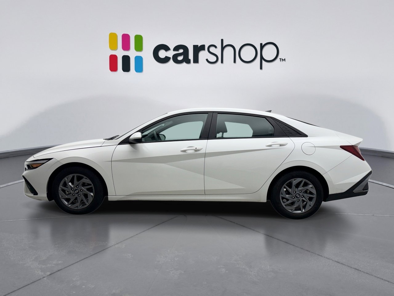 Used 2024 Hyundai Elantra SEL image 2