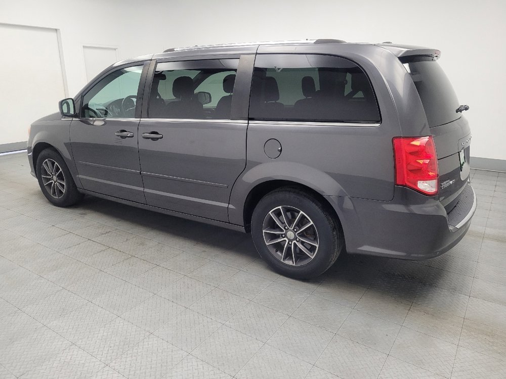 Used 2017 Dodge Grand Caravan SXT image 2