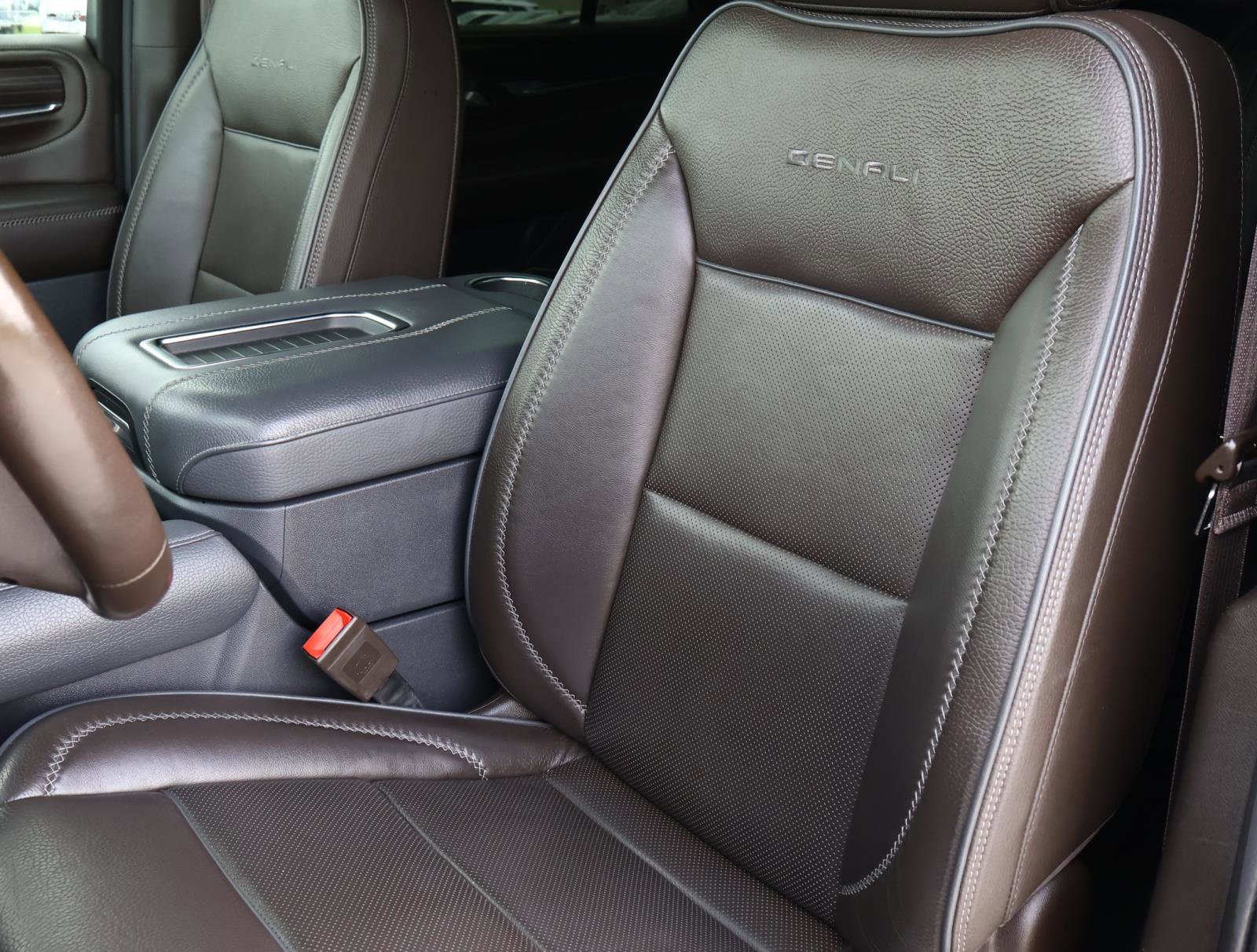 Used 2022 GMC Yukon Denali w/ Denali Ultimate Package image 17