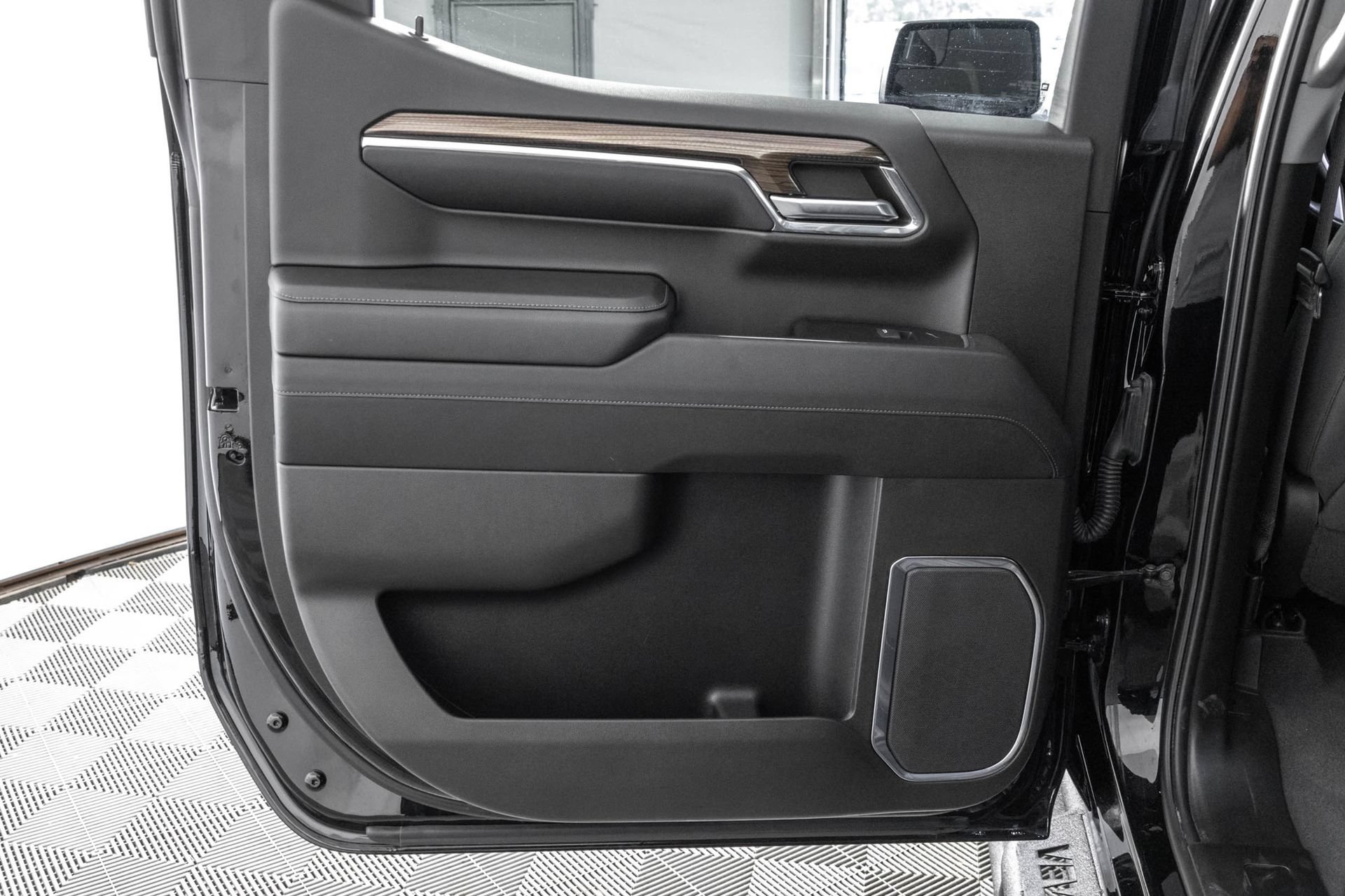 Used 2024 Chevrolet Silverado 1500 LT AWD/4WD image 37