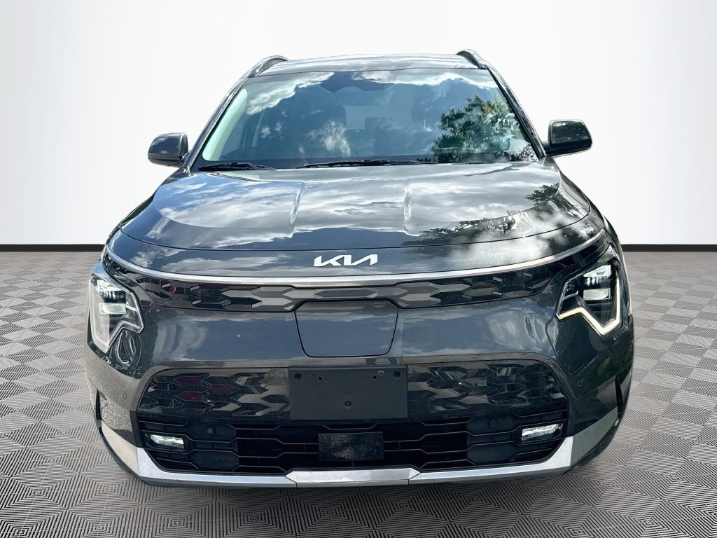 Used 2023 Kia Niro Wave w/ Wave Preserve Package FWD image 2
