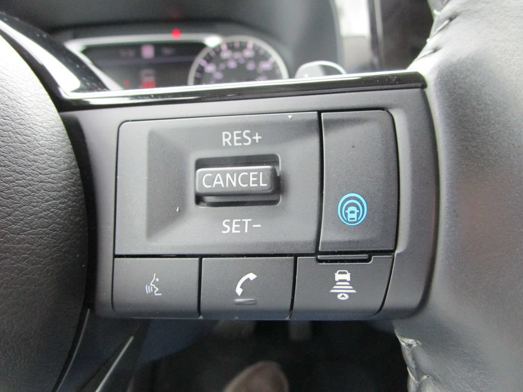 Used 2024 Nissan Pathfinder SL FWD image 32