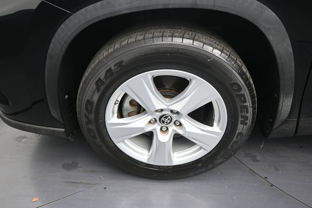 Used 2022 Toyota Highlander L FWD image 9