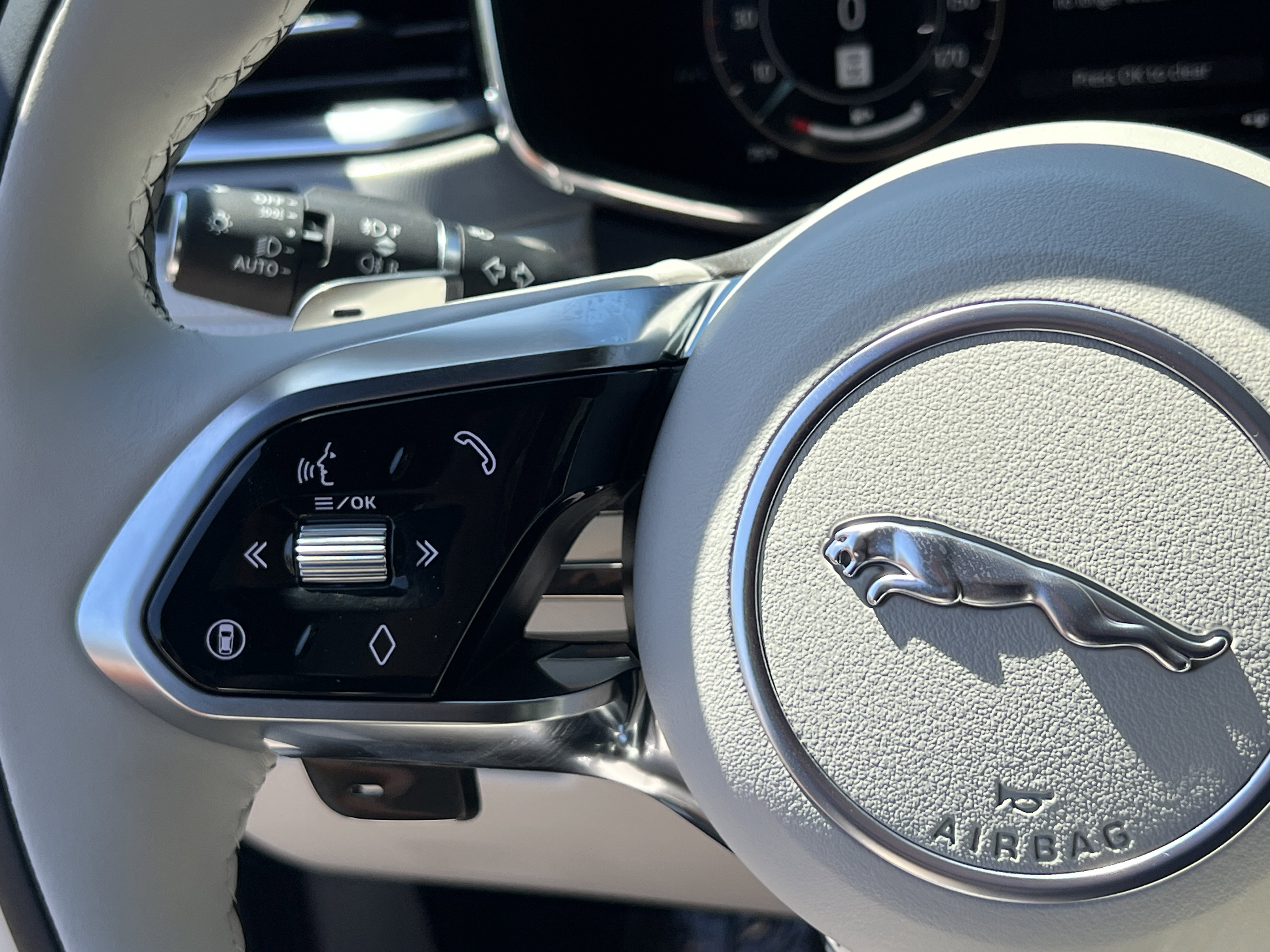 New 2025 Jaguar F-PACE R-Dynamic S image 28