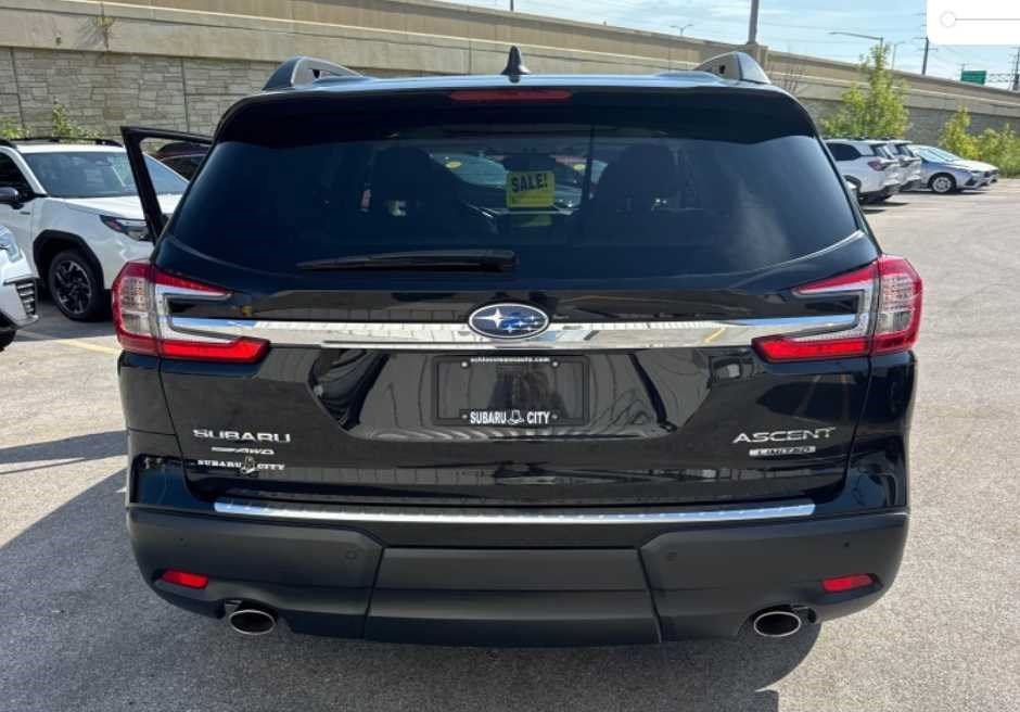 Used 2023 Subaru Ascent Limited w/ Technology Package AWD/4WD image 5
