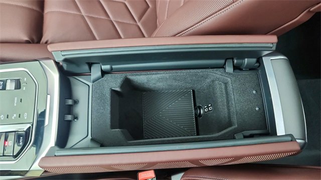 Used 2025 BMW i7 eDrive50 image 56