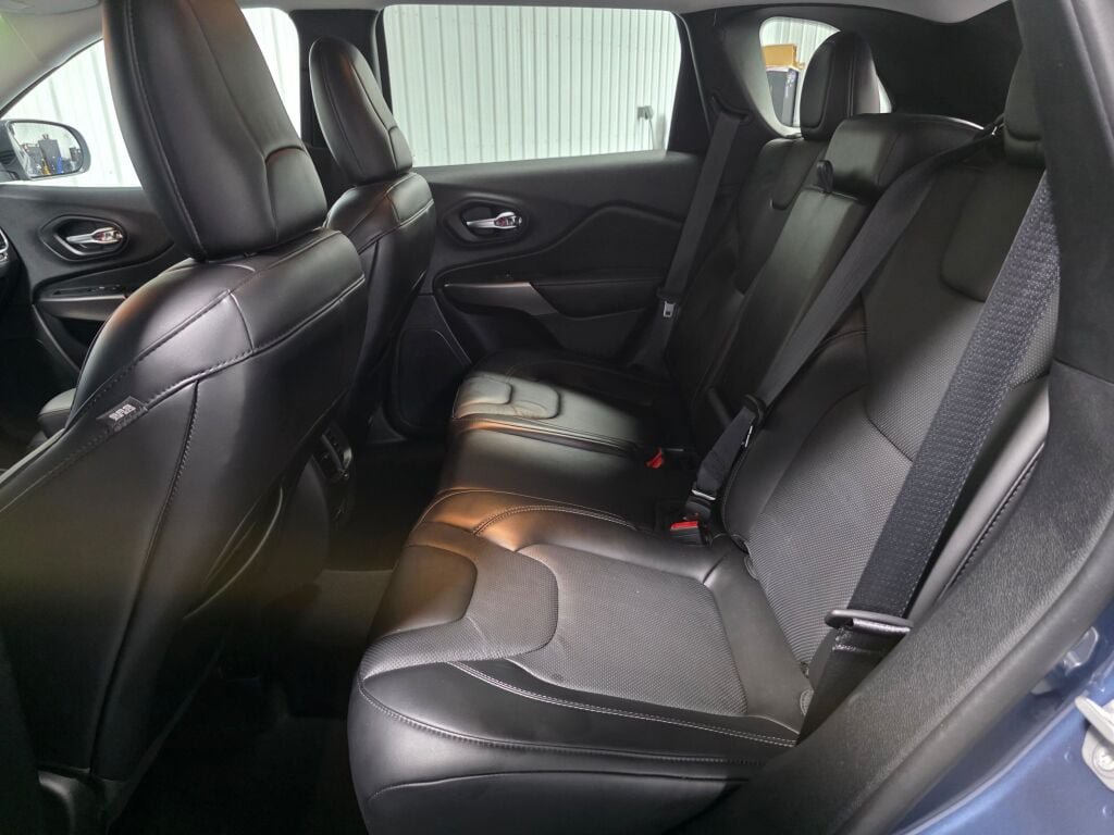 Used 2020 Jeep Cherokee Limited AWD/4WD image 10