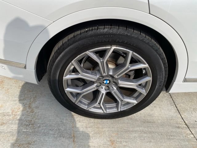 Used 2021 BMW X7 xDrive40i w/ Premium Package AWD/4WD image 16