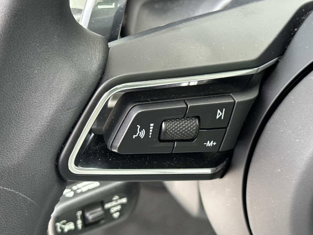 Certified 2025 Porsche Macan image 25