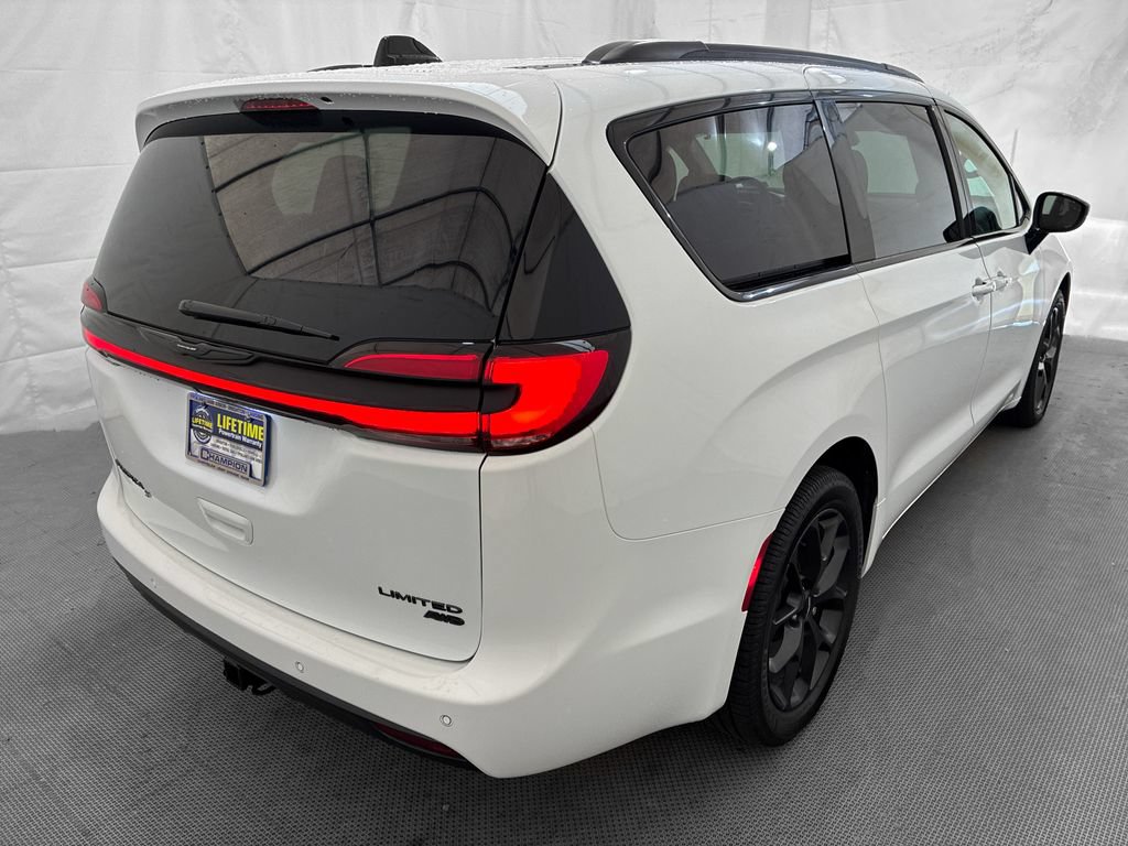 Used 2023 Chrysler Pacifica Limited w/ S Appearance Package AWD/4WD image 7