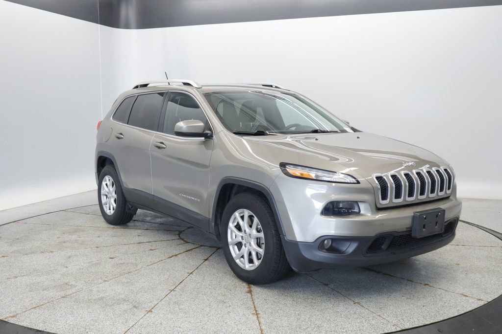 Certified 2016 Jeep Cherokee Latitude w/ Cold Weather Group FWD image 10