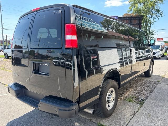 Used 2025 Chevrolet Express 3500 LS RWD image 5
