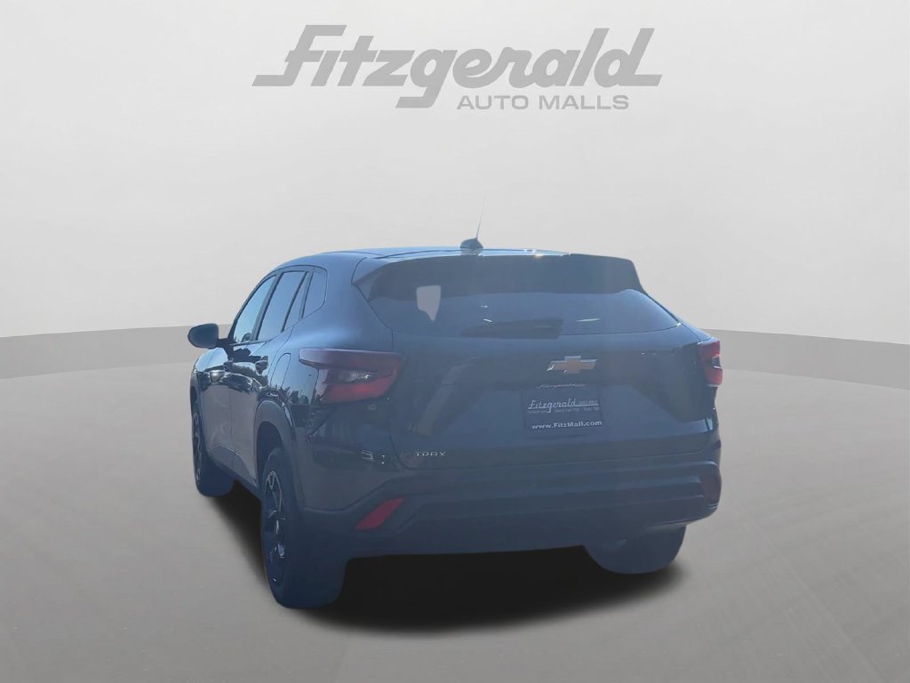 Used 2025 Chevrolet Trax LS w/ LS Convenience Package FWD image 7
