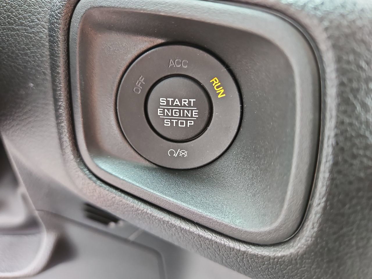 New 2025 Jeep Gladiator Sport image 25