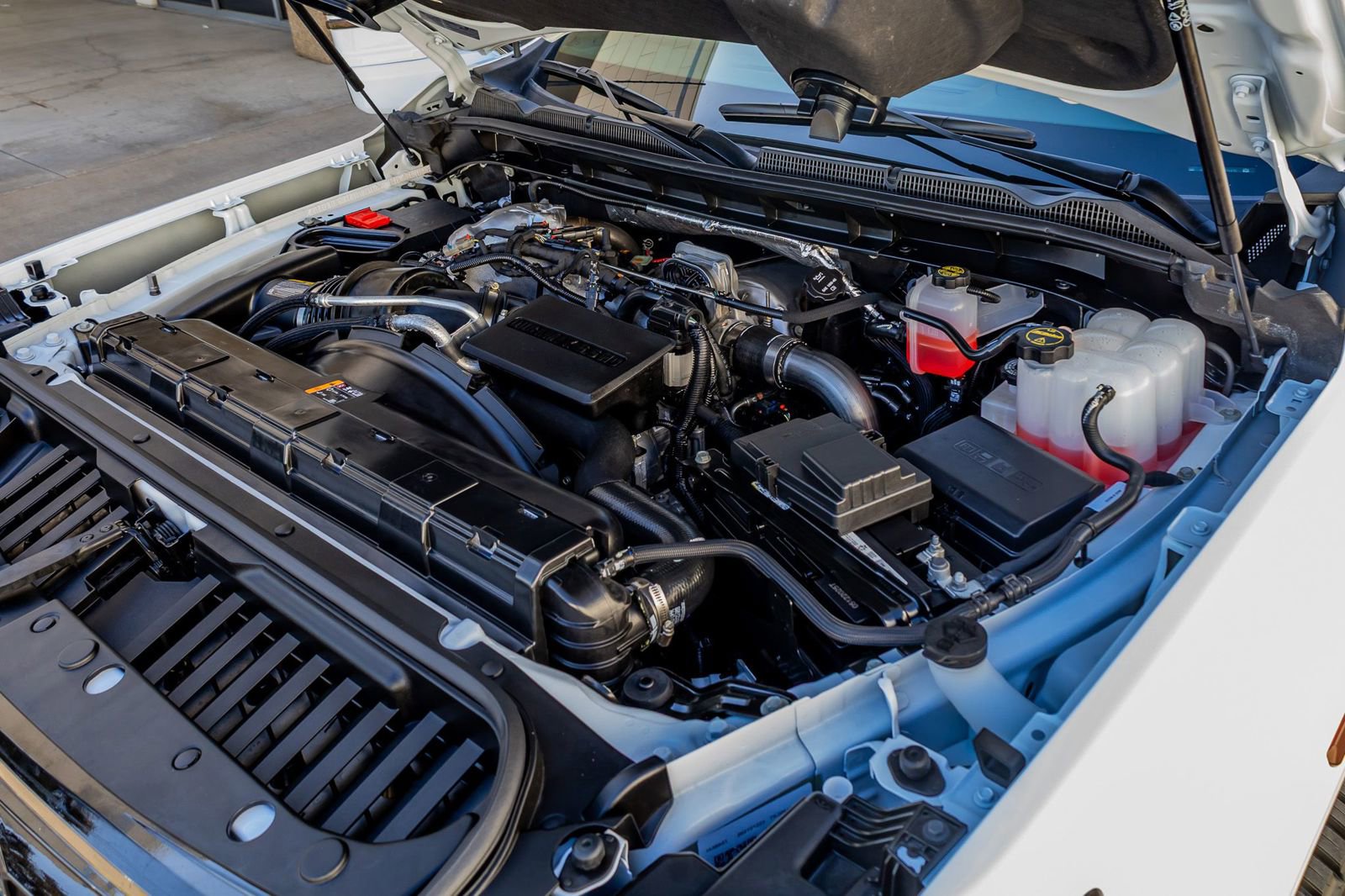 Used 2026 GMC Sierra 3500 Denali Ultimate w/ LPO, Black Badging Package image 39