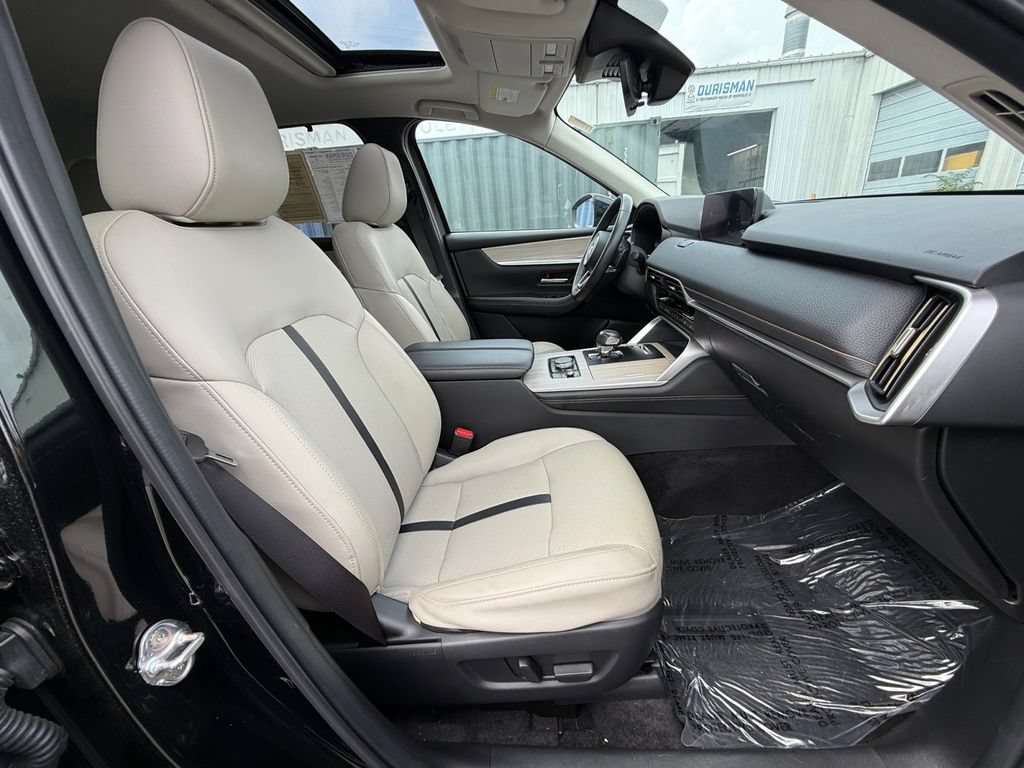Used 2024 MAZDA CX-90 Plug-In Hybrid w/ Preferred AWD/4WD image 28