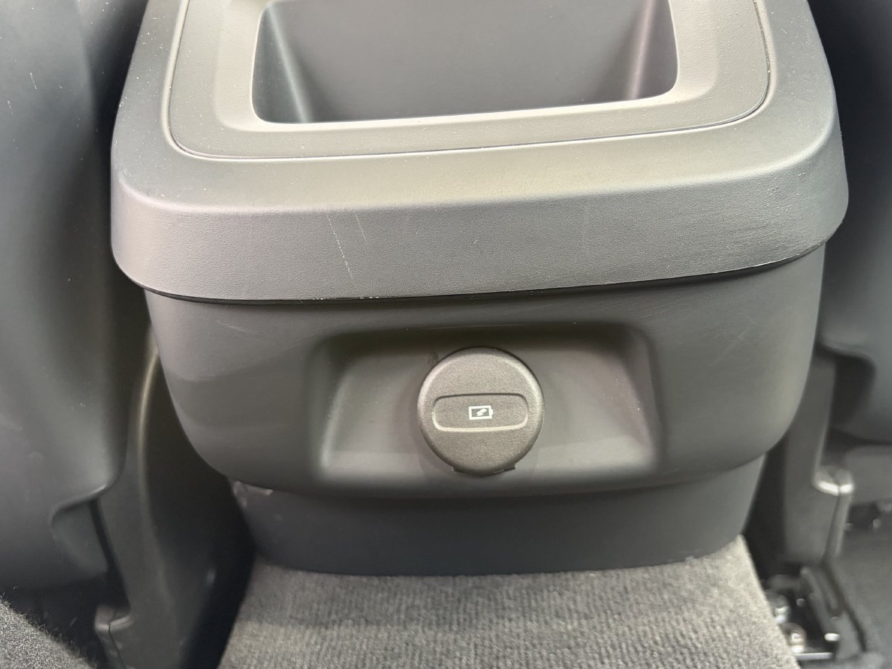 Used 2024 Volvo S60 B5 Core FWD image 18
