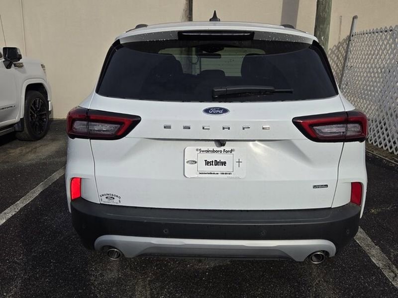 Used 2023 Ford Escape SE image 9