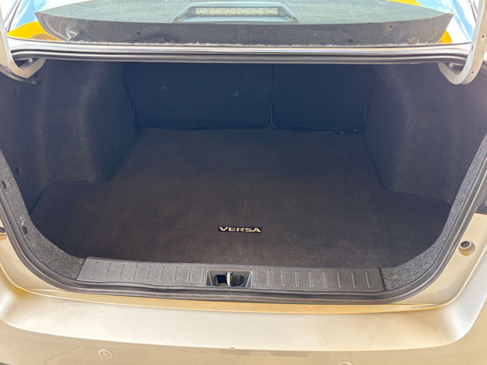 Used 2025 Nissan Versa SV FWD image 25