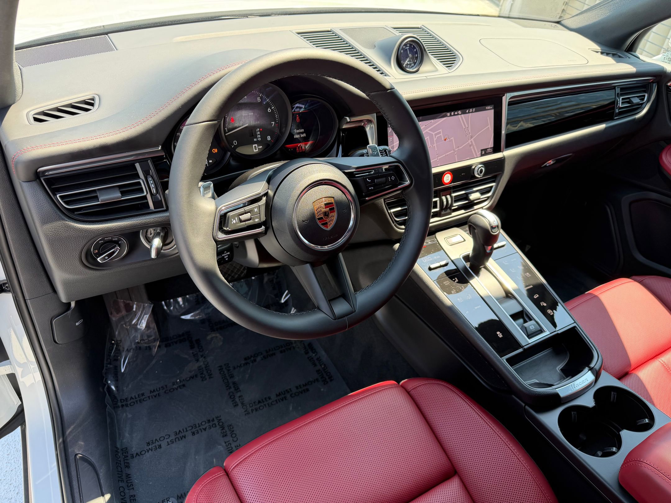 Certified 2026 Porsche Macan AWD/4WD image 4