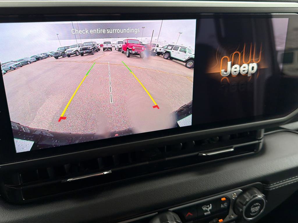 Used 2025 Jeep Wrangler Unlimited Rubicon AWD/4WD image 26