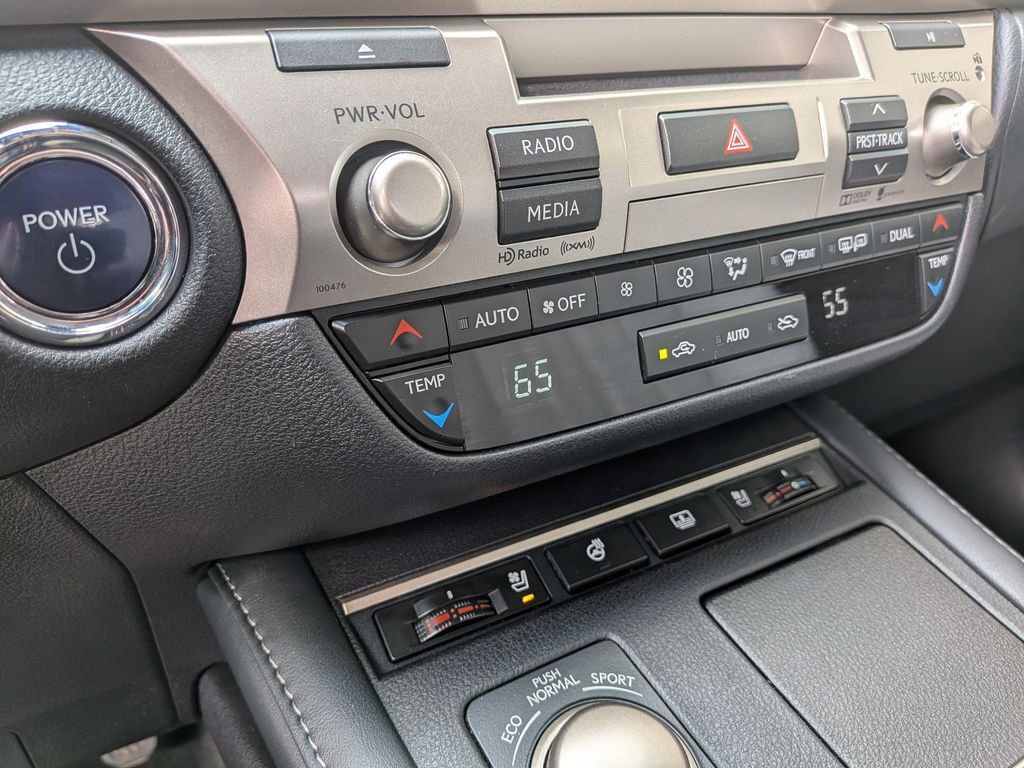 Used 2016 Lexus ES 300h w/ Luxury Package w/Wood Trim image 13