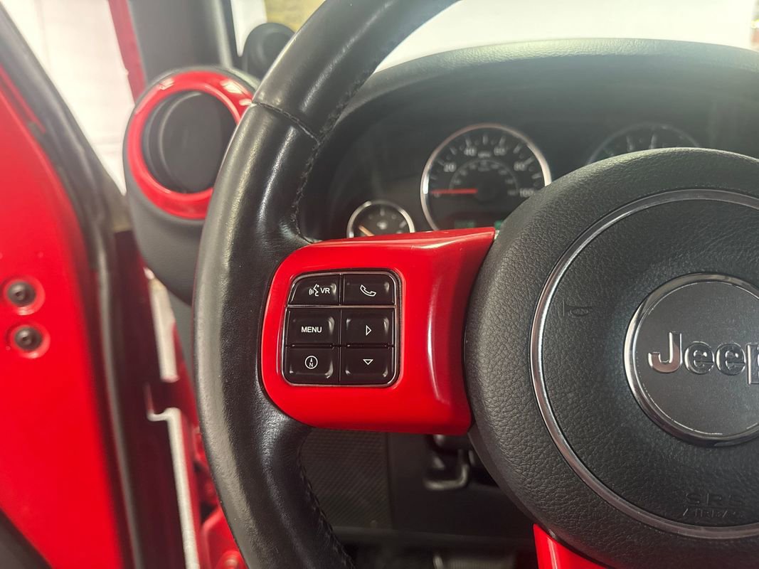 Used 2012 Jeep Wrangler Unlimited Rubicon w/ Dual Top Group image 9