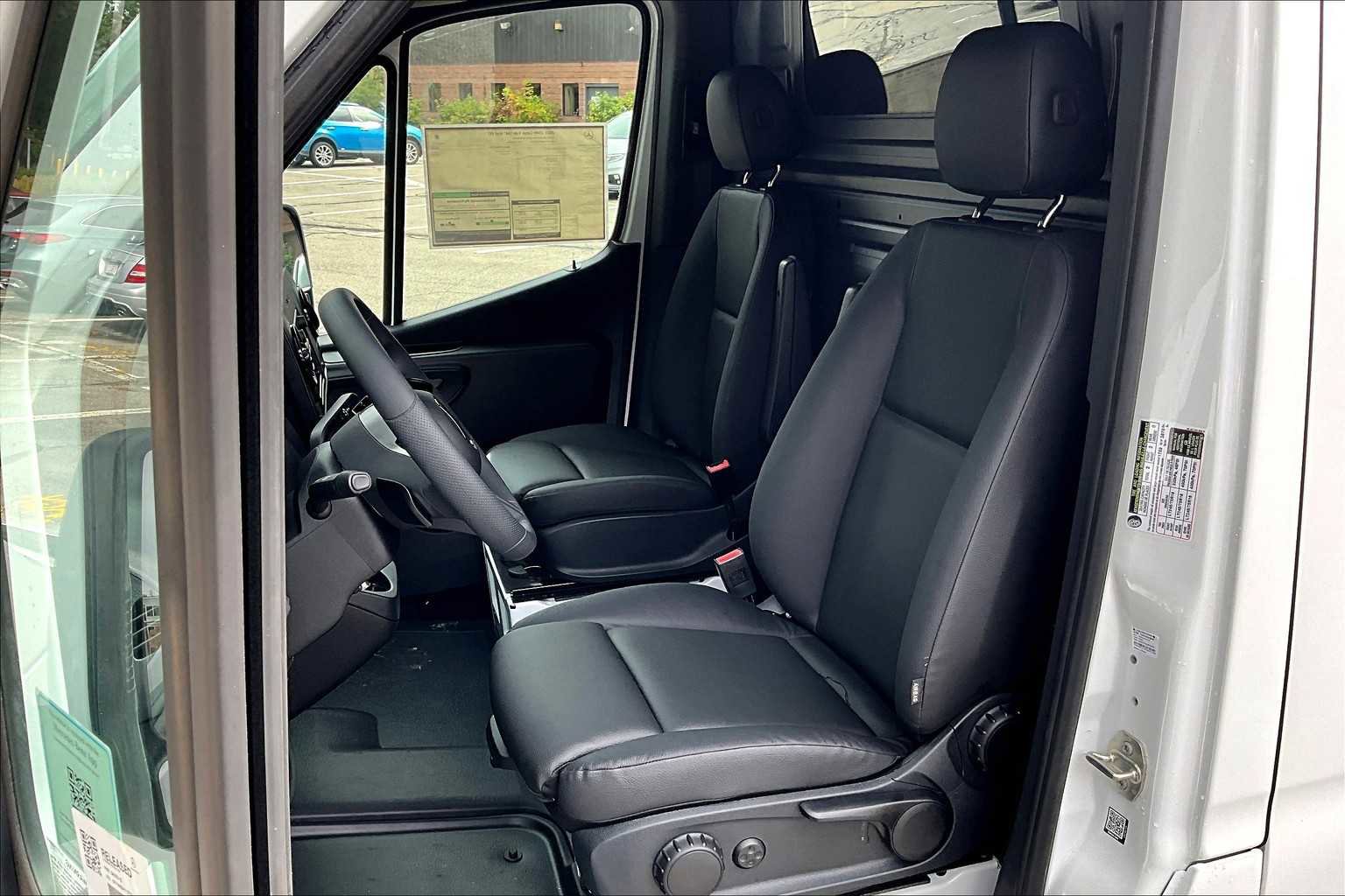 New 2025 Mercedes-Benz Sprinter 2500 image 13