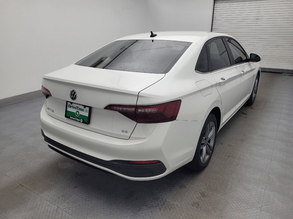 Used 2024 Volkswagen Jetta SE image 9