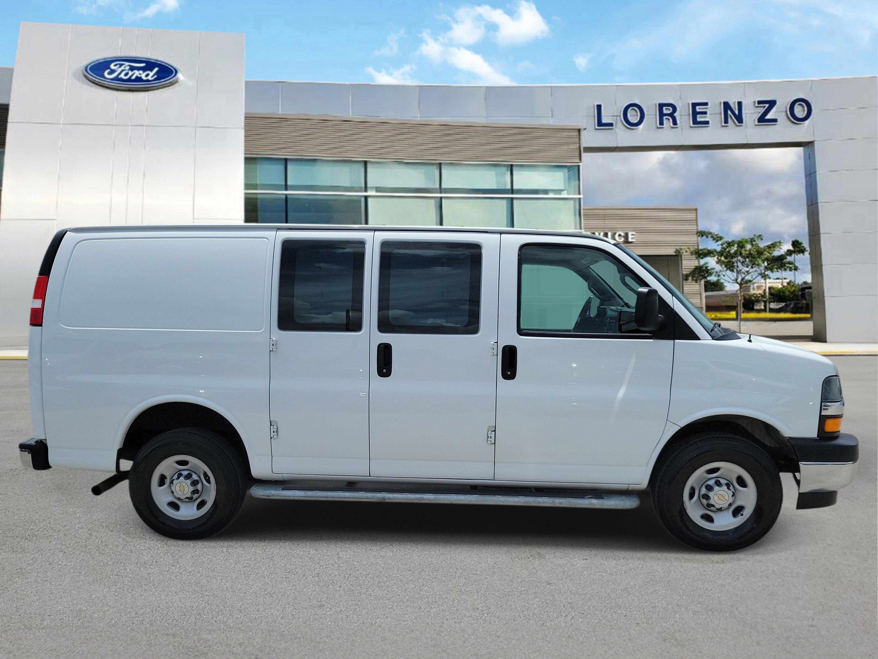Used 2024 Chevrolet Express 2500 w/ Driver Convenience Package RWD image 4