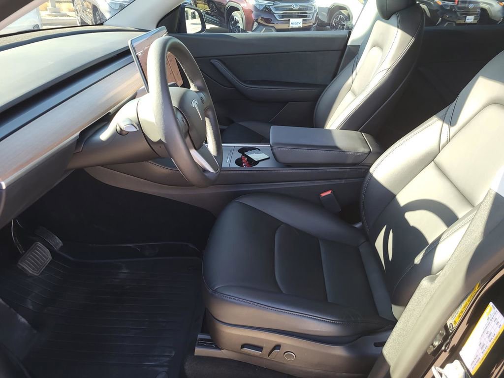 Used 2022 Tesla Model Y Long Range image 21