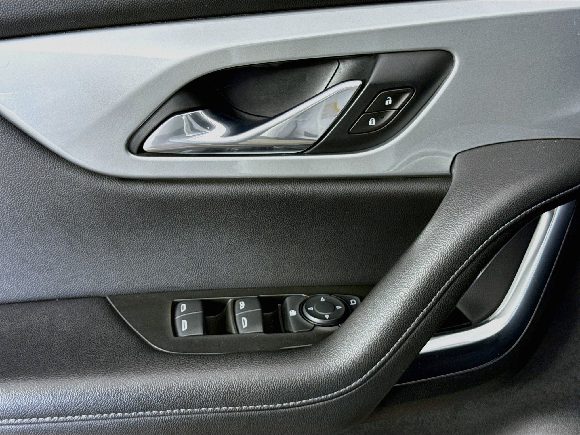 Used 2020 Chevrolet Blazer LT FWD image 20