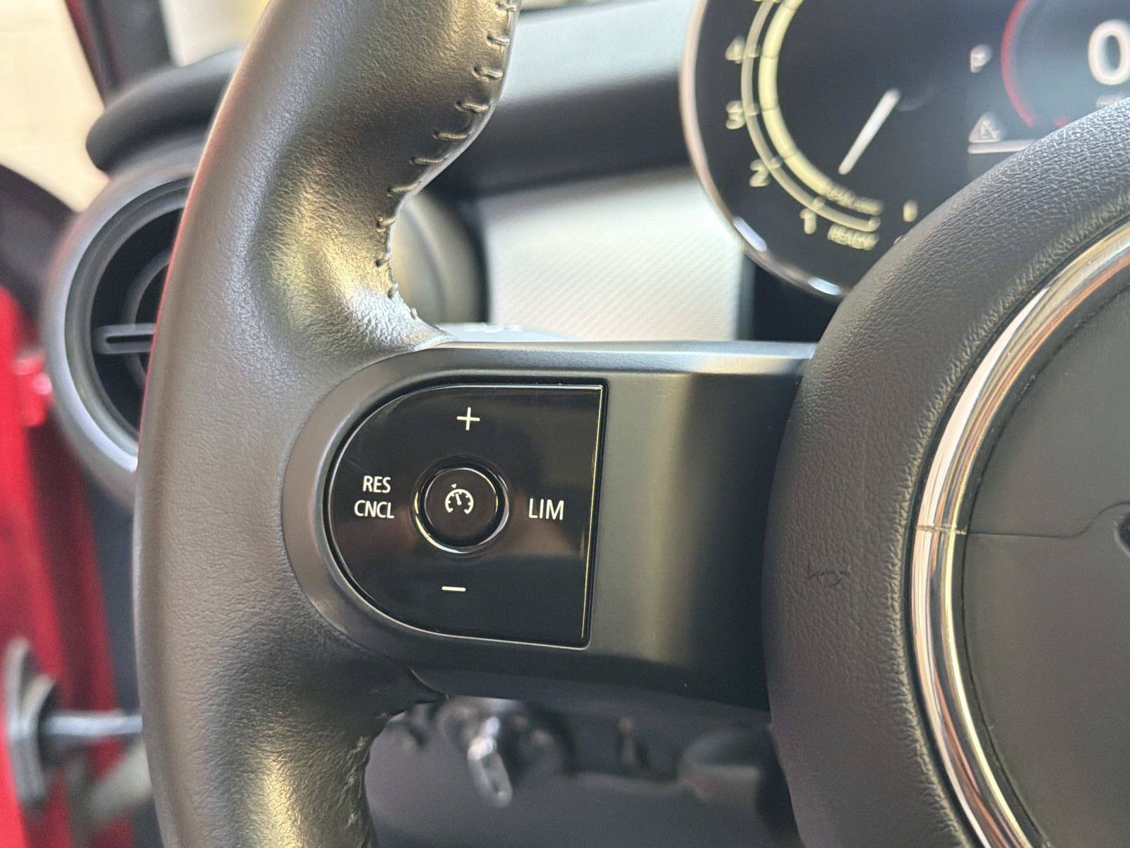 Used 2022 MINI Cooper 4-Door Hardtop FWD image 16