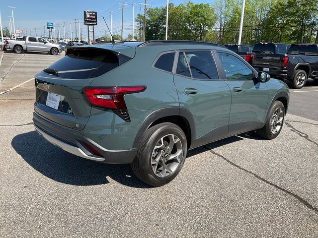 Used 2025 Chevrolet Trax LT w/ Sunroof Package image 23