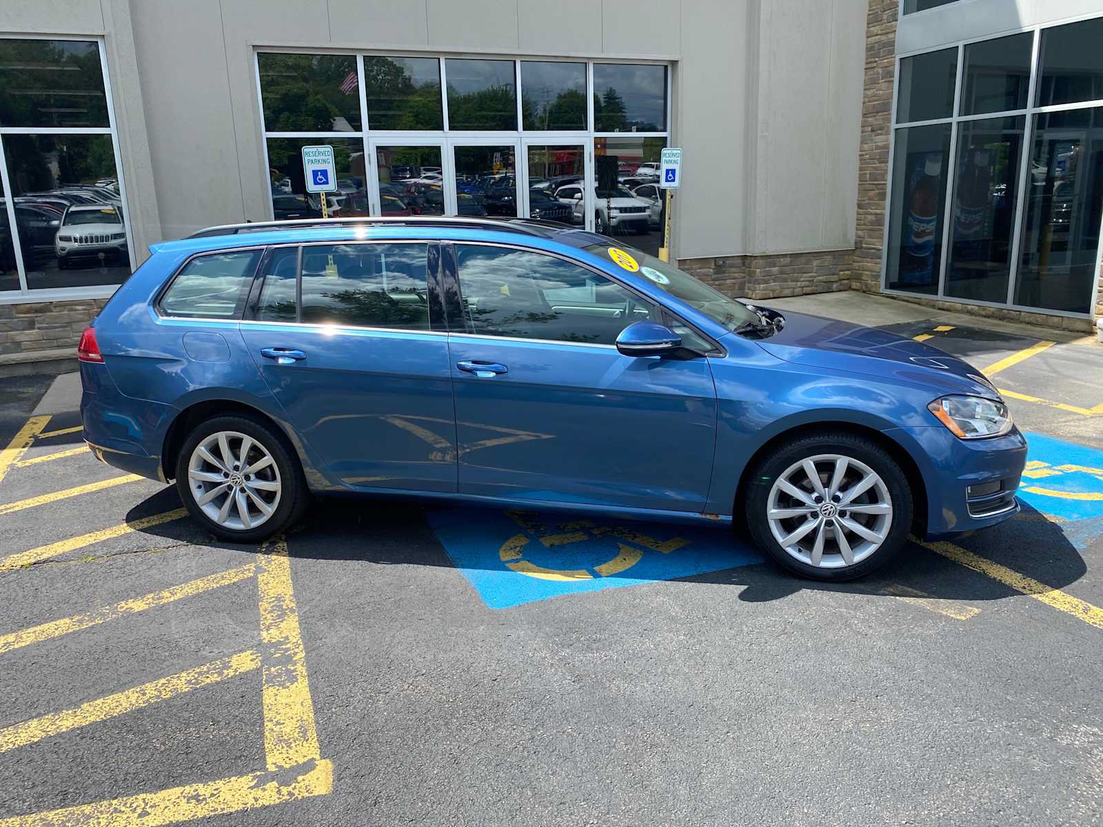 Used 2017 Volkswagen Golf SE FWD image 15