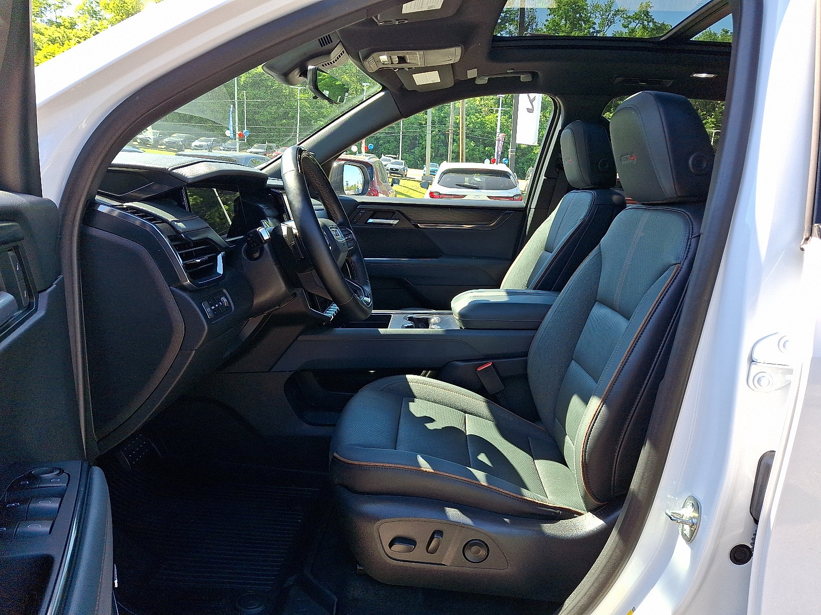 Used 2025 GMC Acadia AT4 w/ Super Cruise Package AWD/4WD image 13